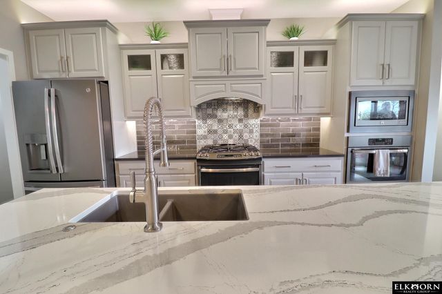 1405 S 208Th Street, Elkhorn, NE 68022