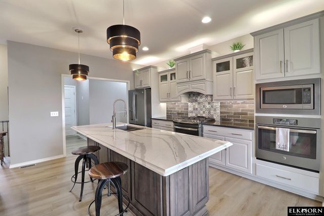 1405 S 208Th Street, Elkhorn, NE 68022