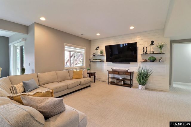 1405 S 208Th Street, Elkhorn, NE 68022