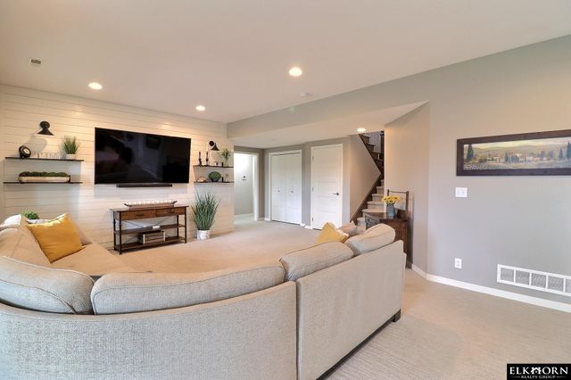 1405 S 208Th Street, Elkhorn, NE 68022