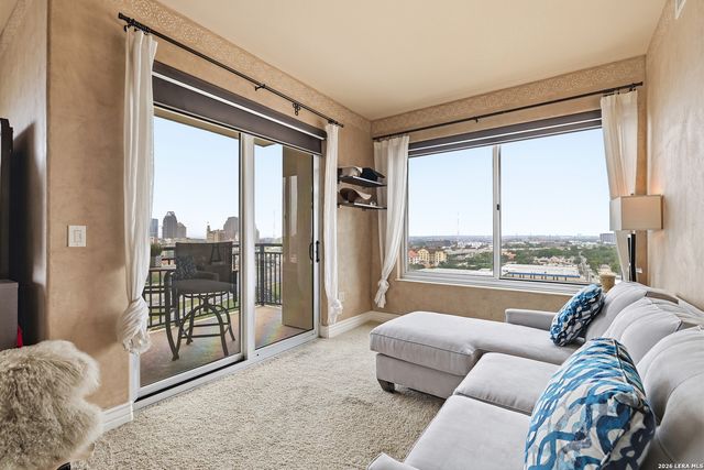 215 Center St Apt 1201, San Antonio, TX 78202