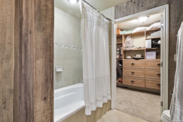 215 Center St Apt 1201, San Antonio, TX 78202
