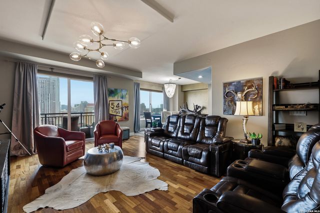 215 Center St Apt 1201, San Antonio, TX 78202