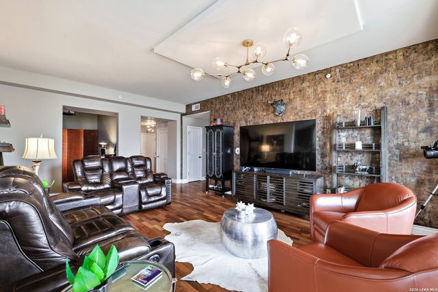 215 Center St Apt 1201, San Antonio, TX 78202