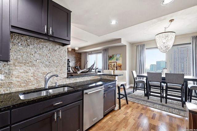 215 Center St Apt 1201, San Antonio, TX 78202