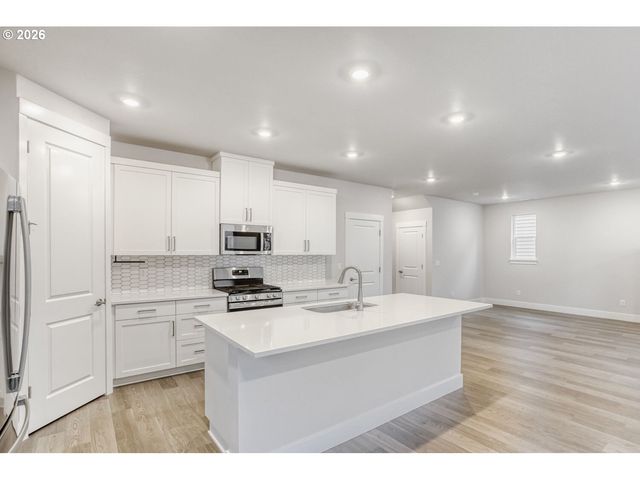 7876 Nw ELEANOR Ave, Portland, OR 97229