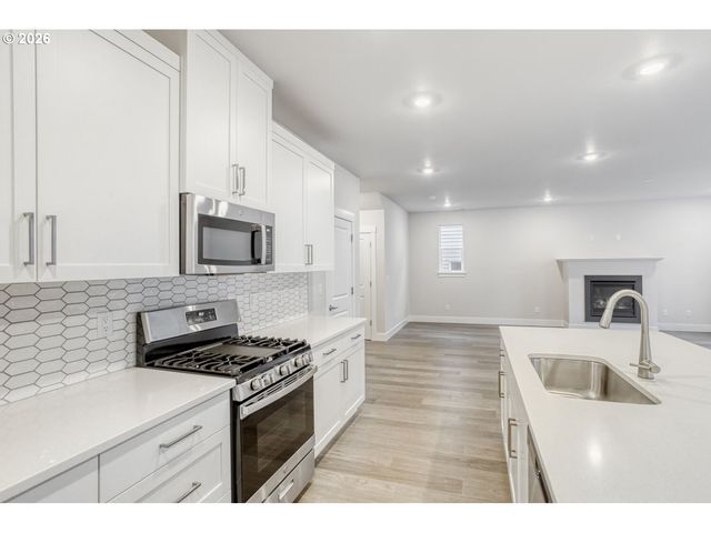 7876 Nw ELEANOR Ave, Portland, OR 97229