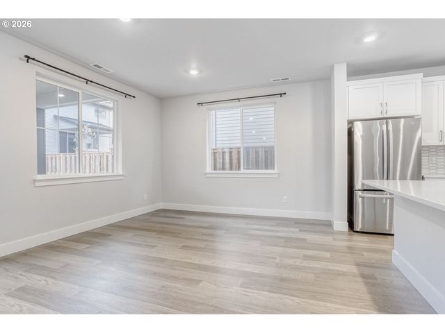 7876 Nw ELEANOR Ave, Portland, OR 97229