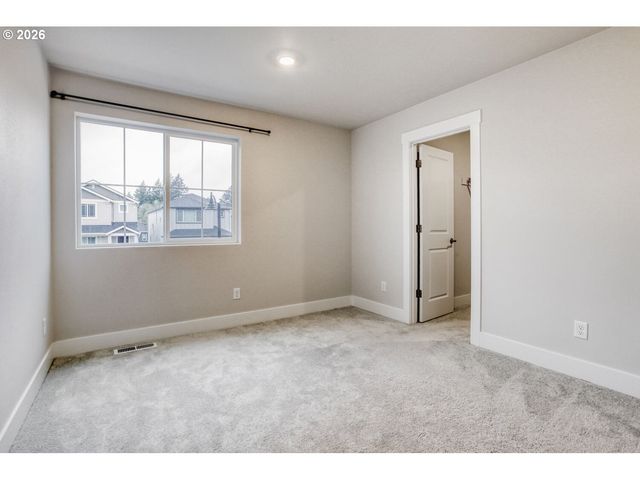 7876 Nw ELEANOR Ave, Portland, OR 97229