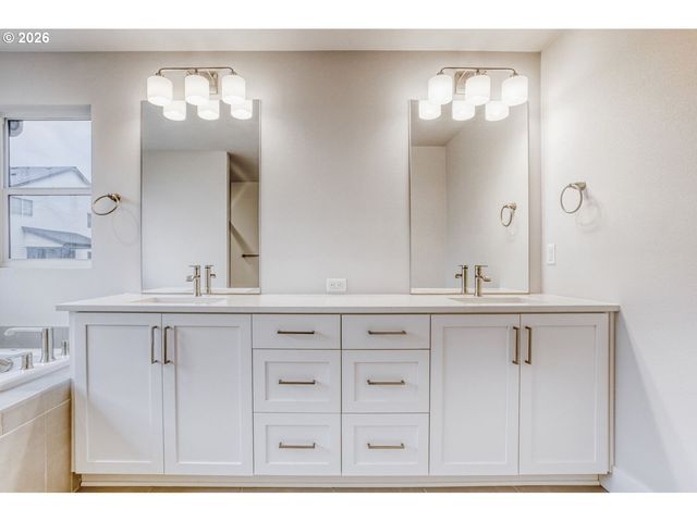 7876 Nw ELEANOR Ave, Portland, OR 97229