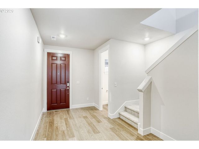 7876 Nw ELEANOR Ave, Portland, OR 97229