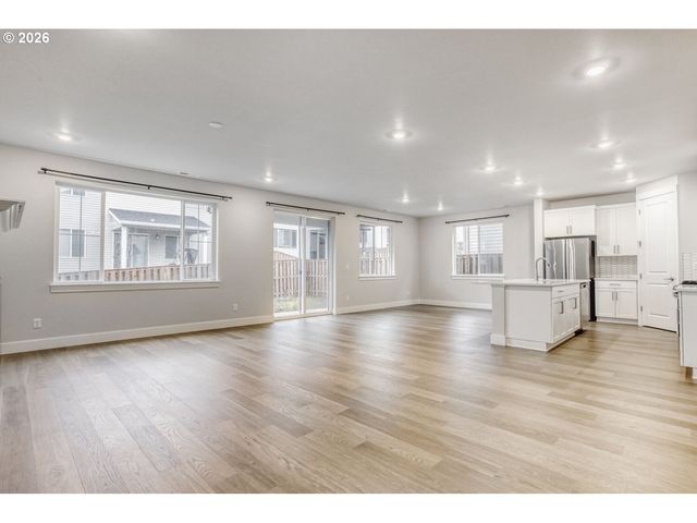 7876 Nw ELEANOR Ave, Portland, OR 97229