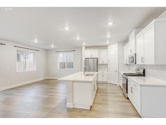 7876 Nw ELEANOR Ave, Portland, OR 97229