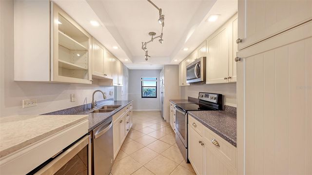 420 BEACH ROAD 706, Sarasota, FL 34242