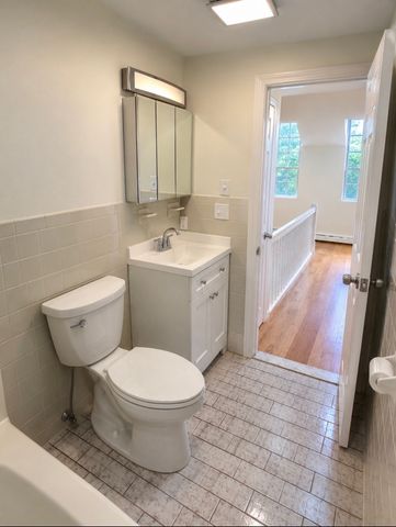 663 Boston St 10, Lynn, MA 01905