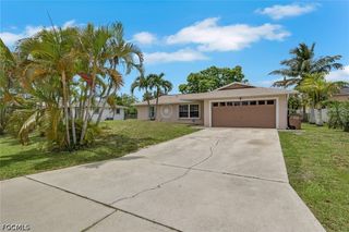 621 SW 29th TER, Cape Coral, FL 33914