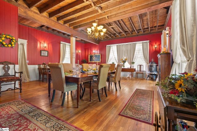 207 W 2nd Avenue, Easley, SC 29640