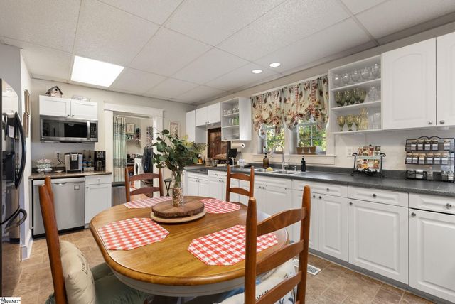 207 W 2nd Avenue, Easley, SC 29640