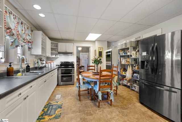 207 W 2nd Avenue, Easley, SC 29640