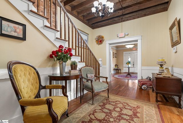 207 W 2nd Avenue, Easley, SC 29640