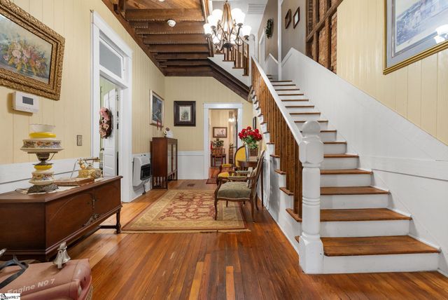 207 W 2nd Avenue, Easley, SC 29640