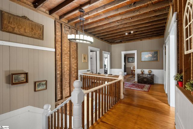 207 W 2nd Avenue, Easley, SC 29640