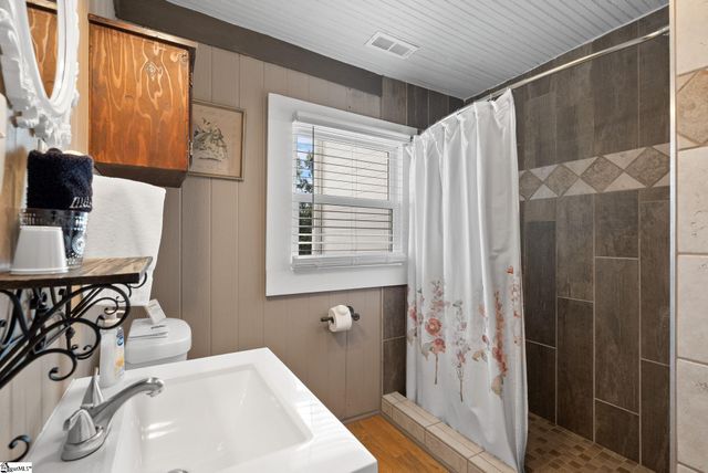 207 W 2nd Avenue, Easley, SC 29640