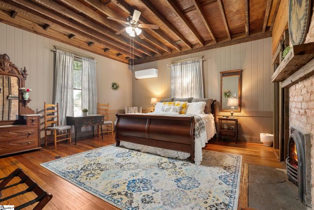 207 W 2nd Avenue, Easley, SC 29640