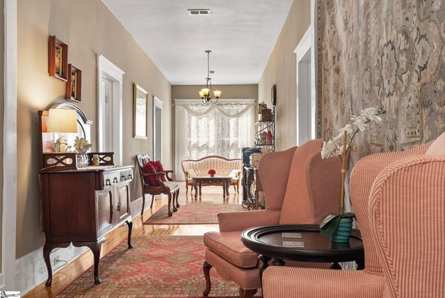 207 W 2nd Avenue, Easley, SC 29640