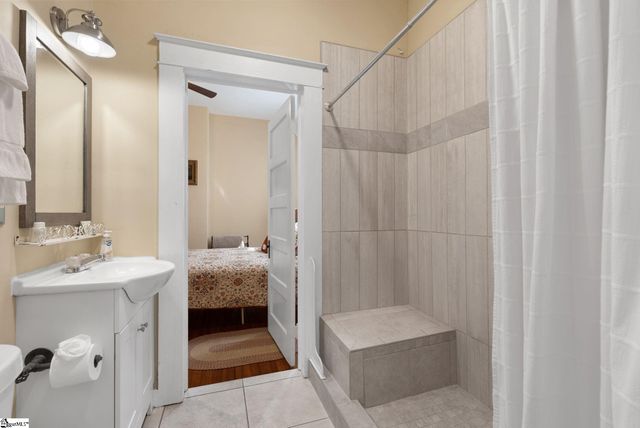 207 W 2nd Avenue, Easley, SC 29640