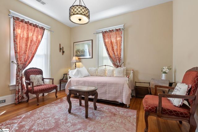 207 W 2nd Avenue, Easley, SC 29640