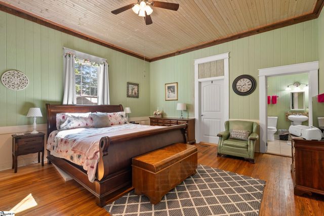 207 W 2nd Avenue, Easley, SC 29640