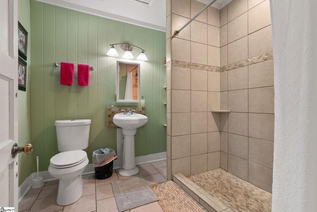 207 W 2nd Avenue, Easley, SC 29640