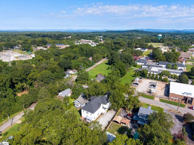 207 W 2nd Avenue, Easley, SC 29640