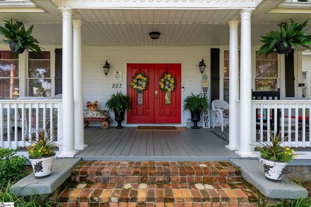 207 W 2nd Avenue, Easley, SC 29640