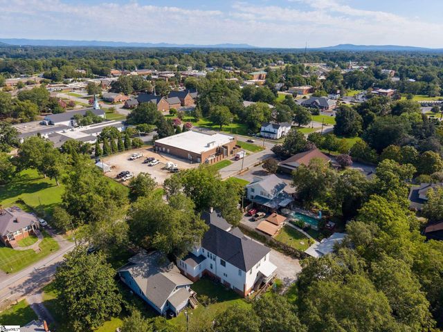 207 W 2nd Avenue, Easley, SC 29640