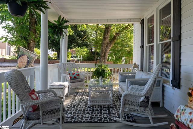 207 W 2nd Avenue, Easley, SC 29640