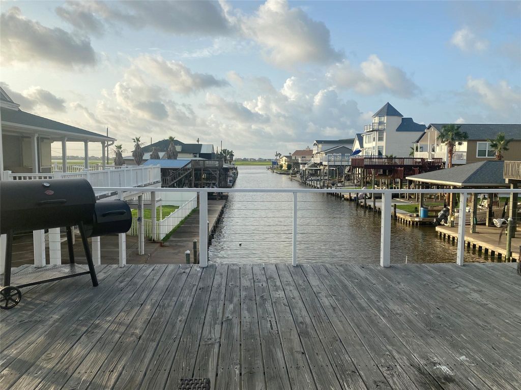 125 Marlin Lane, Freeport, TX 77541