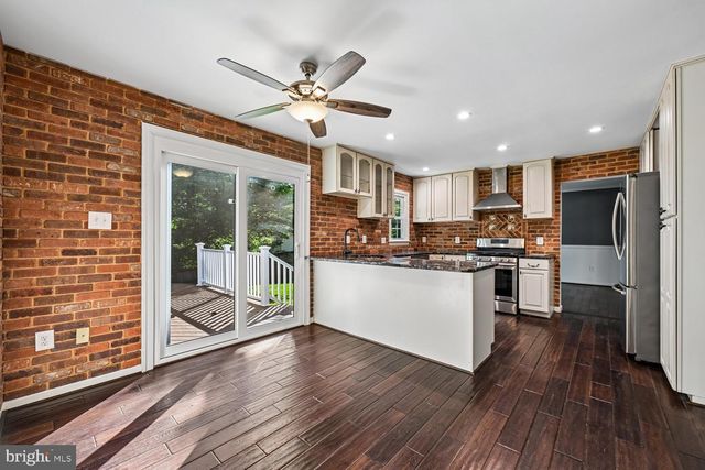 8002 LOG CABIN CT, Springfield, VA 22153