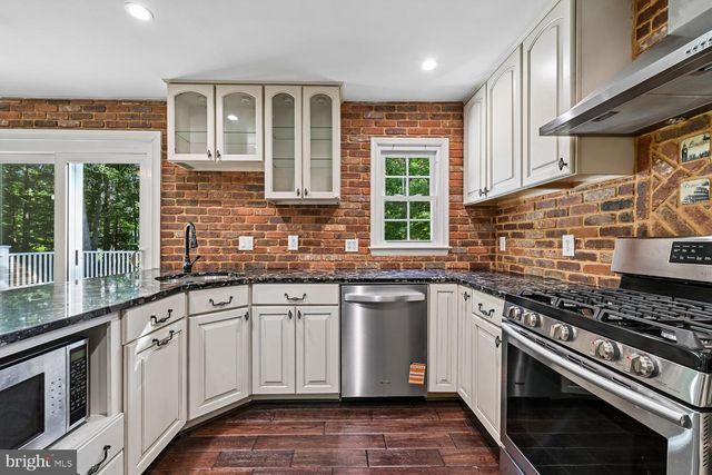 8002 LOG CABIN CT, Springfield, VA 22153