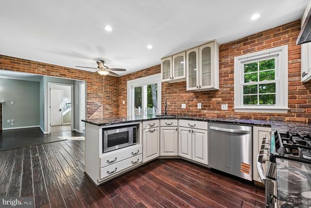 8002 LOG CABIN CT, Springfield, VA 22153