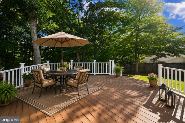 8002 LOG CABIN CT, Springfield, VA 22153