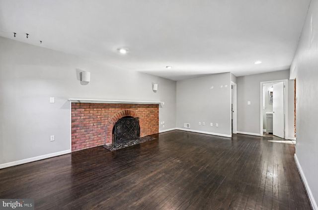 8002 LOG CABIN CT, Springfield, VA 22153