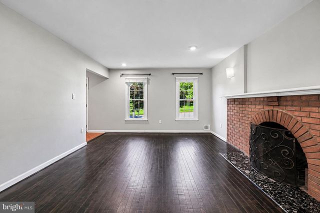 8002 LOG CABIN CT, Springfield, VA 22153