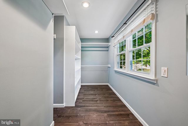 8002 LOG CABIN CT, Springfield, VA 22153