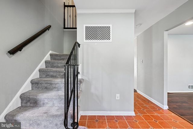 8002 LOG CABIN CT, Springfield, VA 22153