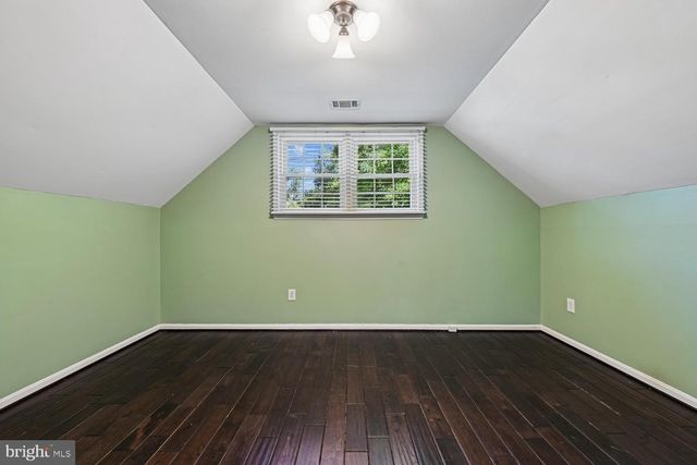 8002 LOG CABIN CT, Springfield, VA 22153