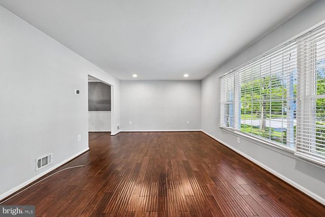 8002 LOG CABIN CT, Springfield, VA 22153