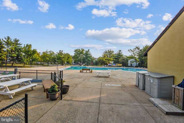 8002 LOG CABIN CT, Springfield, VA 22153
