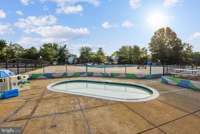 8002 LOG CABIN CT, Springfield, VA 22153